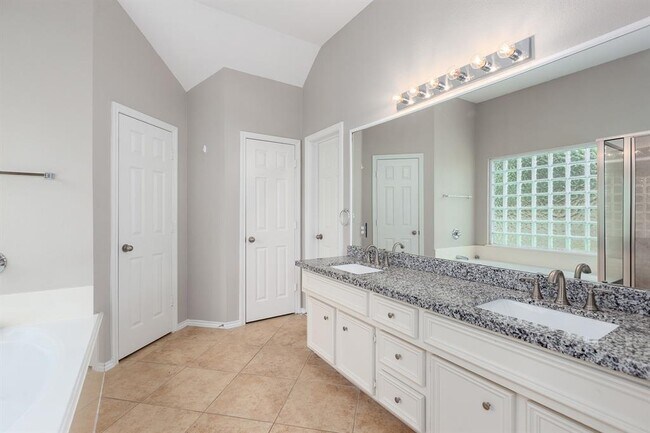 Building Photo - 13039 Golden Water Ct