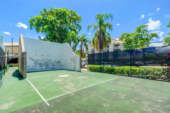 Building Photo - 8290 Lake Dr