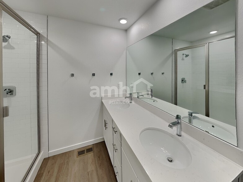 Building Photo - 26194 E Calhoun Pl