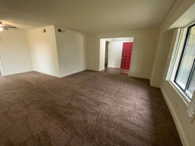 Building Photo - 3 br, 2 bath House - 404 N. Renn Ave