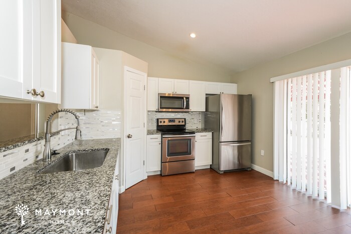 Building Photo - 806 Brenton Leaf Dr
