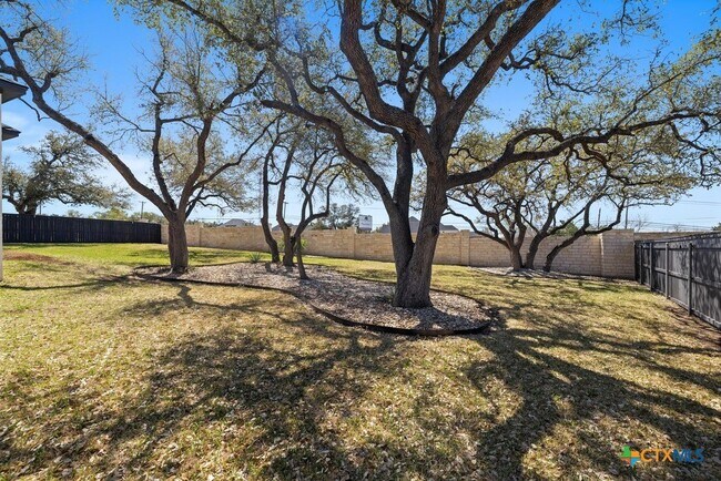 Building Photo - 1745 Alta Vista Loop