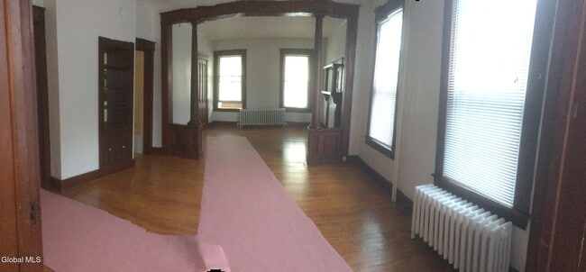 Building Photo - 307 Broadway