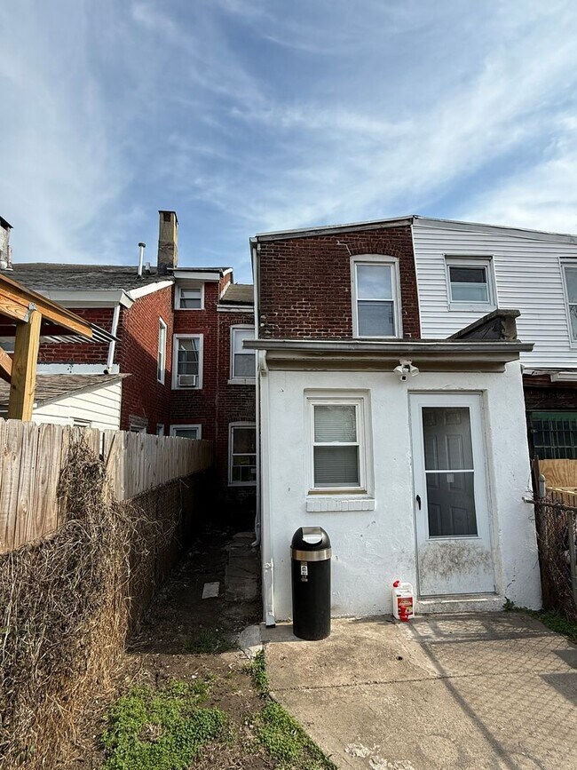 Building Photo - 103 Taylor St