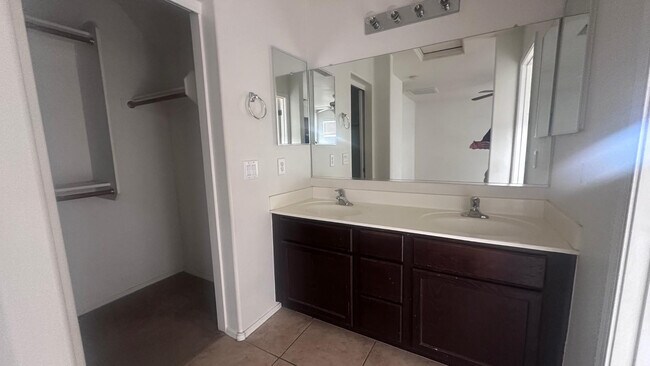 Building Photo - 7313 S 48th Dr