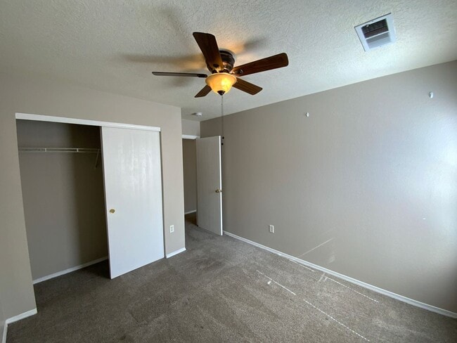Building Photo - 3 Bedroom Single Story Home Available in V...