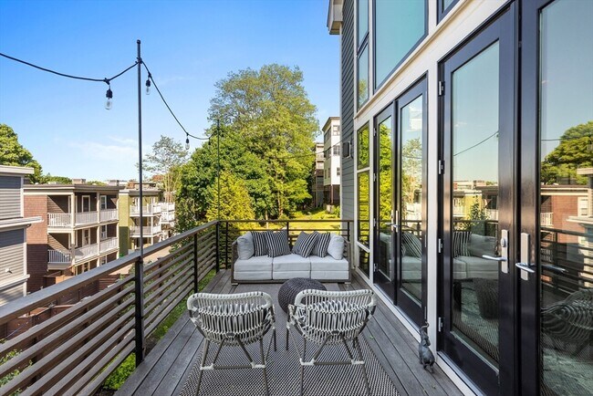Building Photo - 62 Grampian Way
