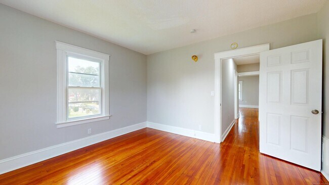 Building Photo - 909 New Britain Ave