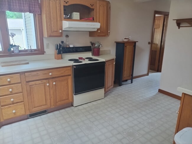 Building Photo - 12 Arrowhead Ln