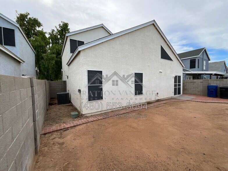 Building Photo - 441 S Maple