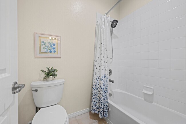 Building Photo - Luxurious 5-Bedroom Pool Home with Solar &...