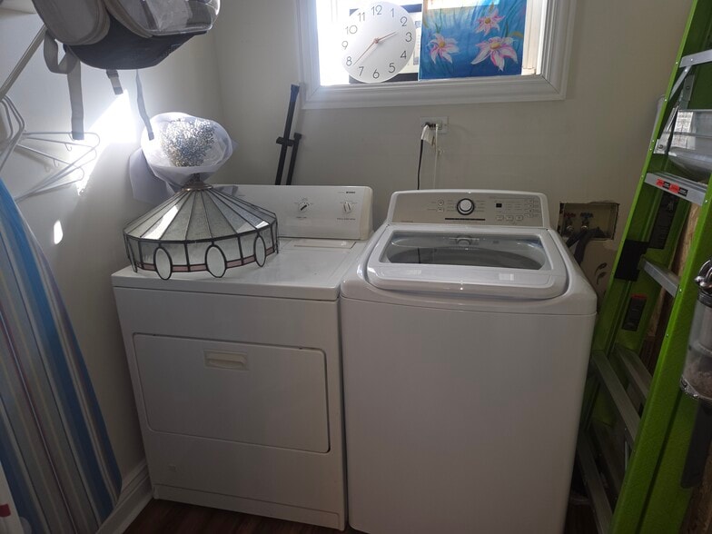 Building Photo - 2557 W Superior St