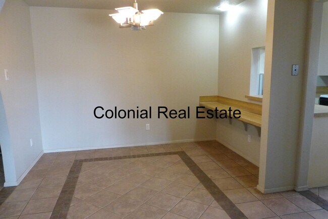 Building Photo - Spacious 3 bedroom 2 bathroom home