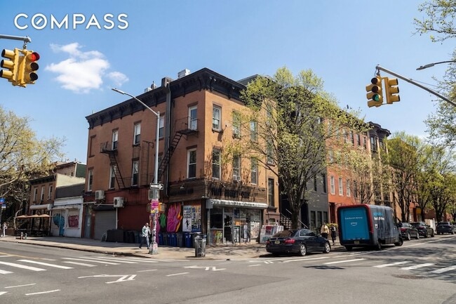 Building Photo - 258 Halsey St