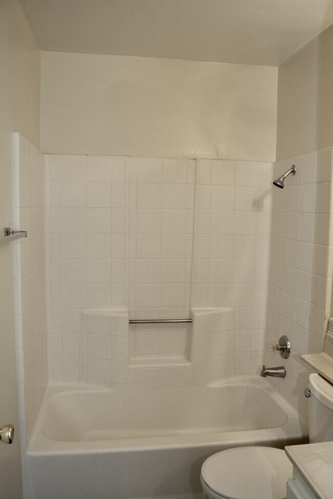 Building Photo - Large 2 Bedroom 2 Bath Condo with 1 Parking Space in Long Beach Coming Soon!