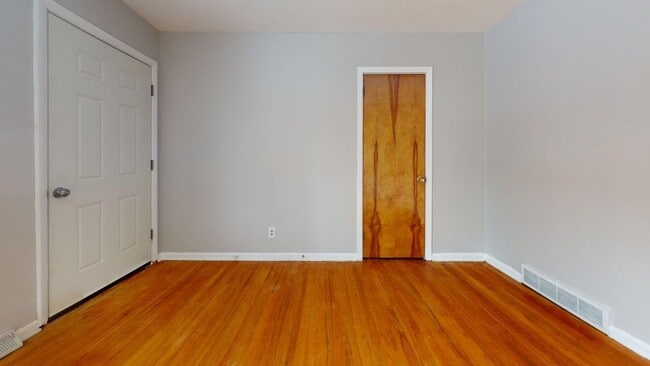 Building Photo - 839-841 E Wilbeth Rd