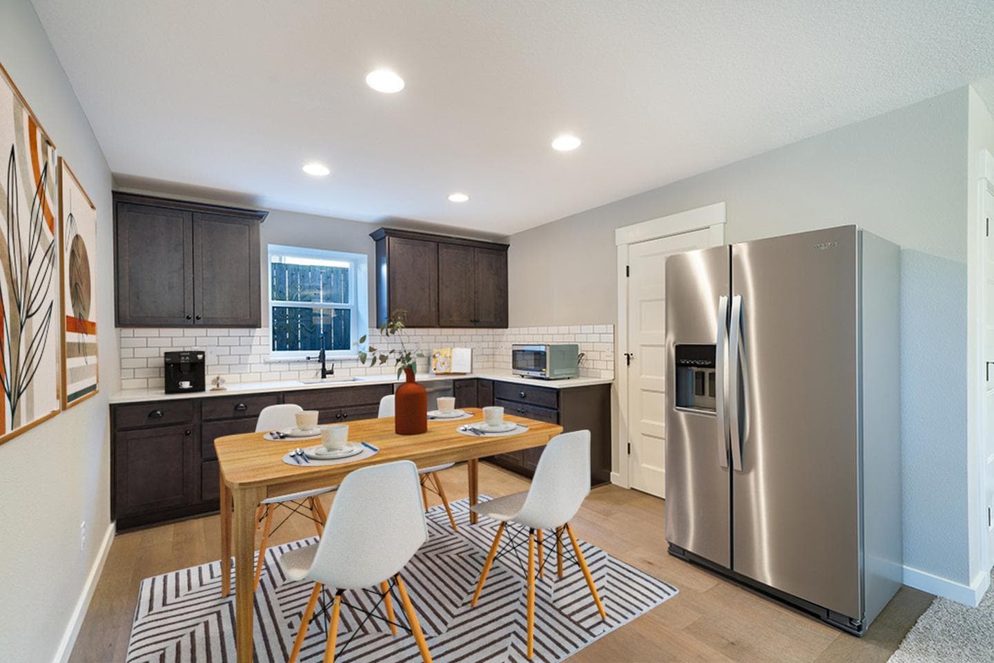 Building Photo - Stylish South Tabor apartment 5 blocks fro...