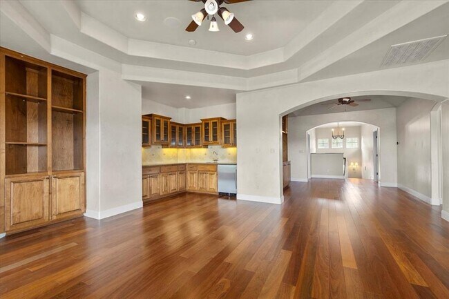 Building Photo - 8600 Bluegrass Dr