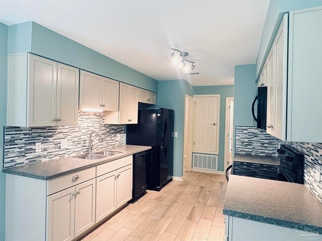 Building Photo - 10621 Creek Ridge Dr