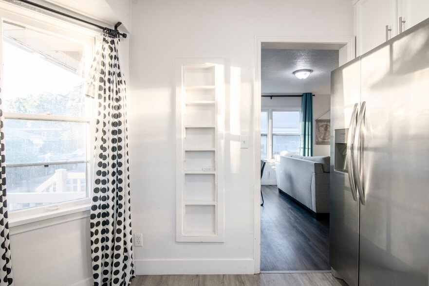 Building Photo - 1895 S 200 E