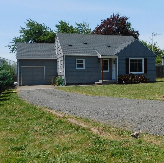 Building Photo - Adorable 2 Bedroom 1 Bath House With A Large Bonus Room