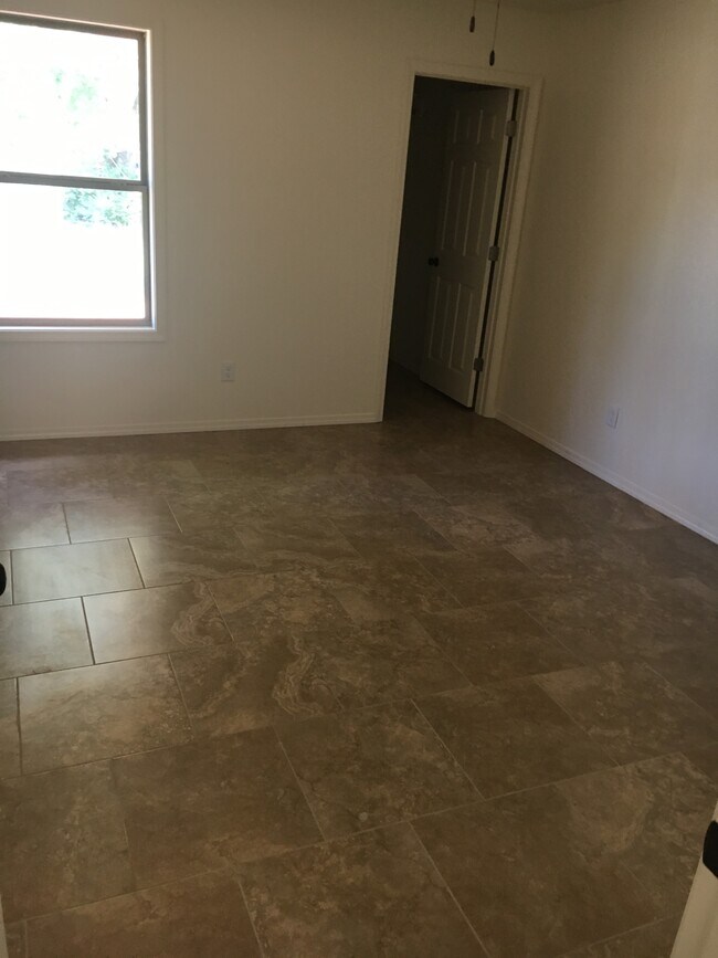 MASTER BED ROOM - 1073 N Erie Ave