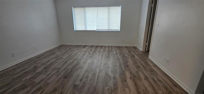 Building Photo - 1381 Sussex Dr