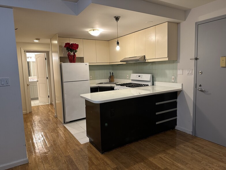 Building Photo - 13203 Sanford Ave