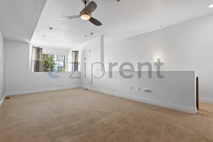 Building Photo - Unit 101