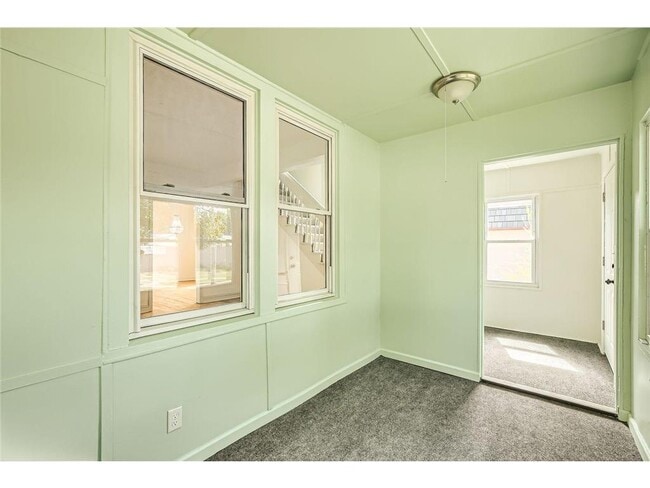 Building Photo - 610 Fairview Ave N