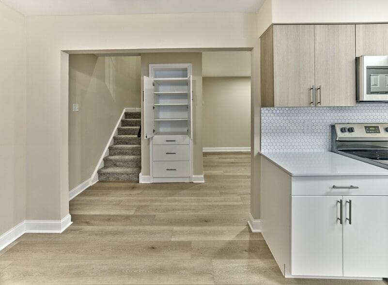 Woods Edge 3 bedroom kitchen with built in storage - Woods Edge