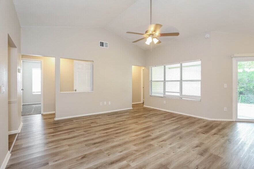 Building Photo - 12755 Serenade Cir N