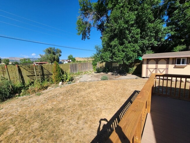 Building Photo - Large 2 Bedroom Home