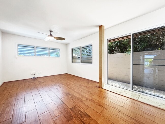 Building Photo - Small Pet Friendly Kailua Apartment with Window AC.