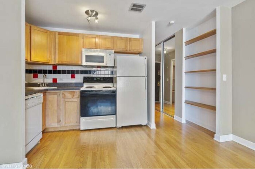 Building Photo - 607 W Wrightwood Ave