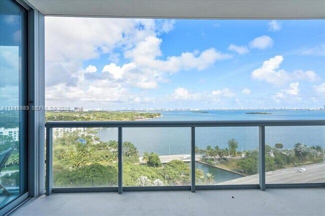 Building Photo - 601 NE 36th St