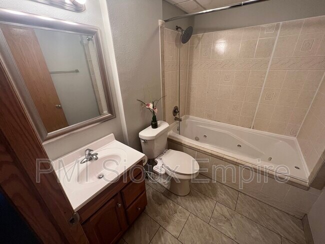Building Photo - 4829 S Wilson Ave
