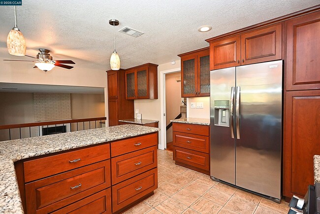 Building Photo - 933 Meadowvale Ct
