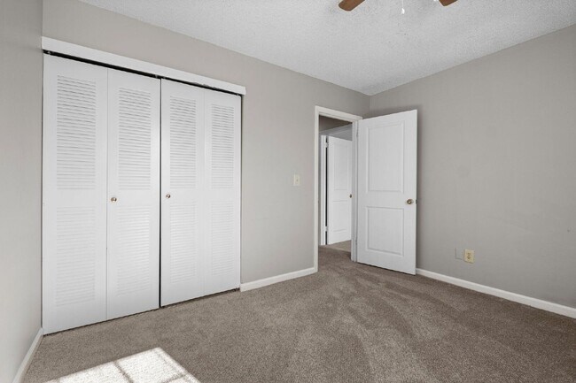 Building Photo - 1301 Neelys Bend Rd