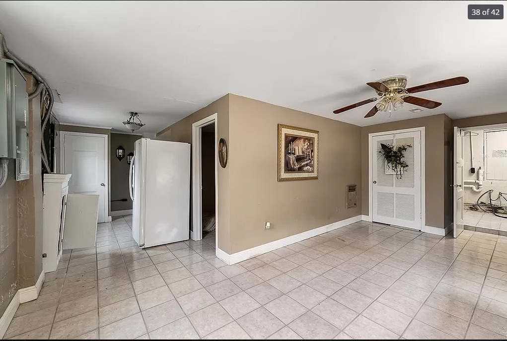 Building Photo - 570 E 6th St