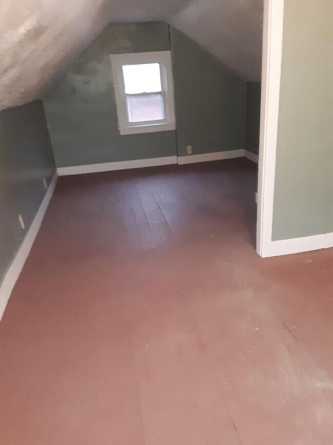 Building Photo - 4 bedroom in Akron OH 44301