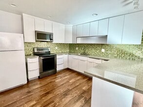 Building Photo - 1310 Maalahi St