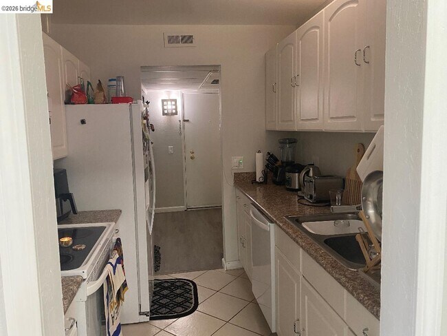 Building Photo - 360 N Civic Dr