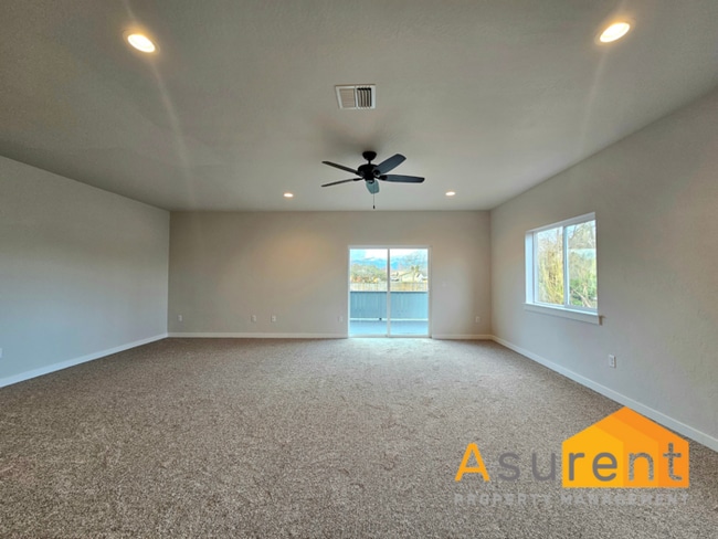 Building Photo - Newly Constructed 3 Bedroom, 2.5 bathroom SW Medford Home