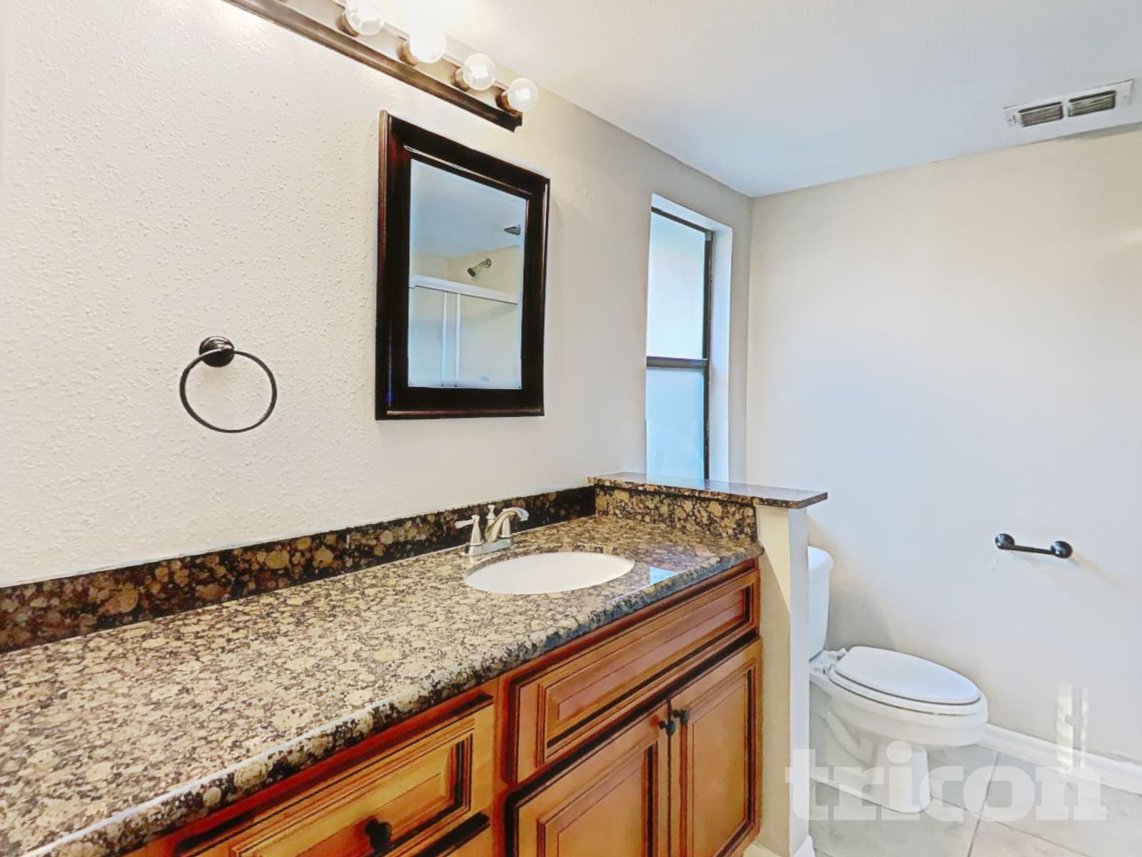 Building Photo - 1314 Oakcrest Dr