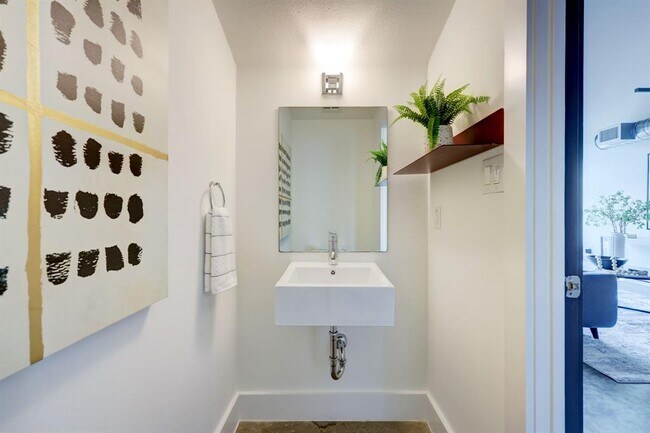 Building Photo - 2205 N Lamar Blvd