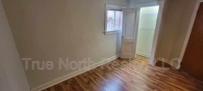 Building Photo - 1683 1/2 Oak Street