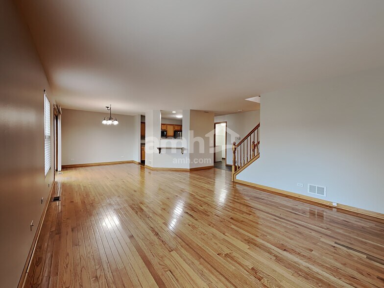 Building Photo - 2263 N Arapahoe Trail