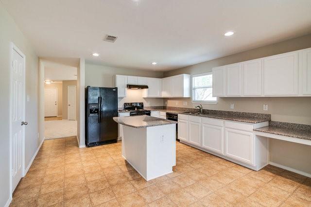 Building Photo - 25 Larkspur Dr