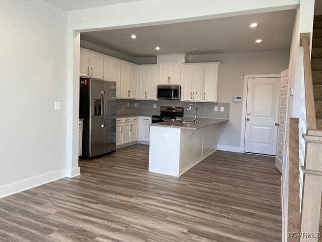 Building Photo - 2759 Acadia Dr